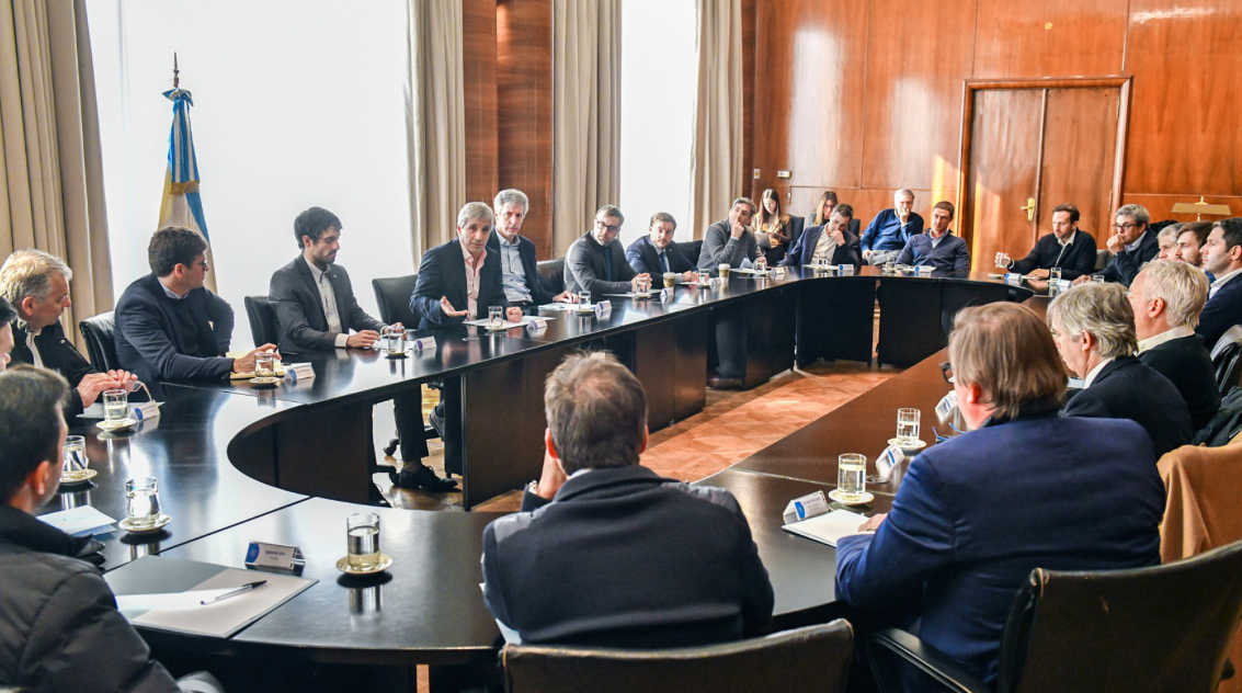 Nuevo pacto fiscal: Luis Caputo se reunió con Agentes de Liquidación y Compensación 