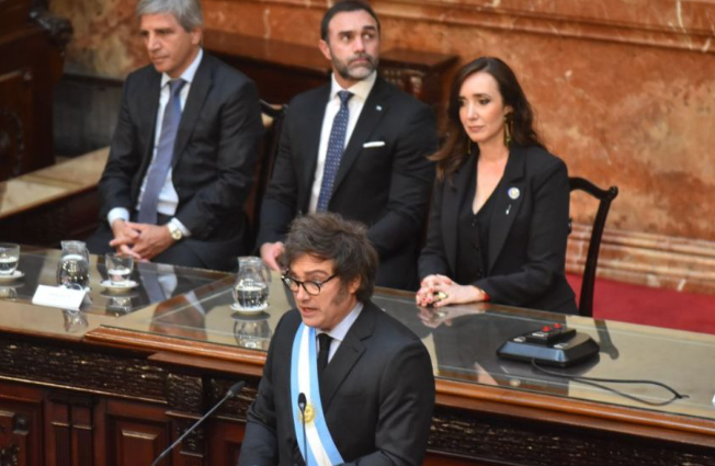 Con la interna peronista en el centro de la escena, Milei renueva su batalla con Cristina Kirchner como figura opositora