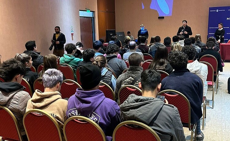 Jala University otorga 30 becas en ingeniería de software