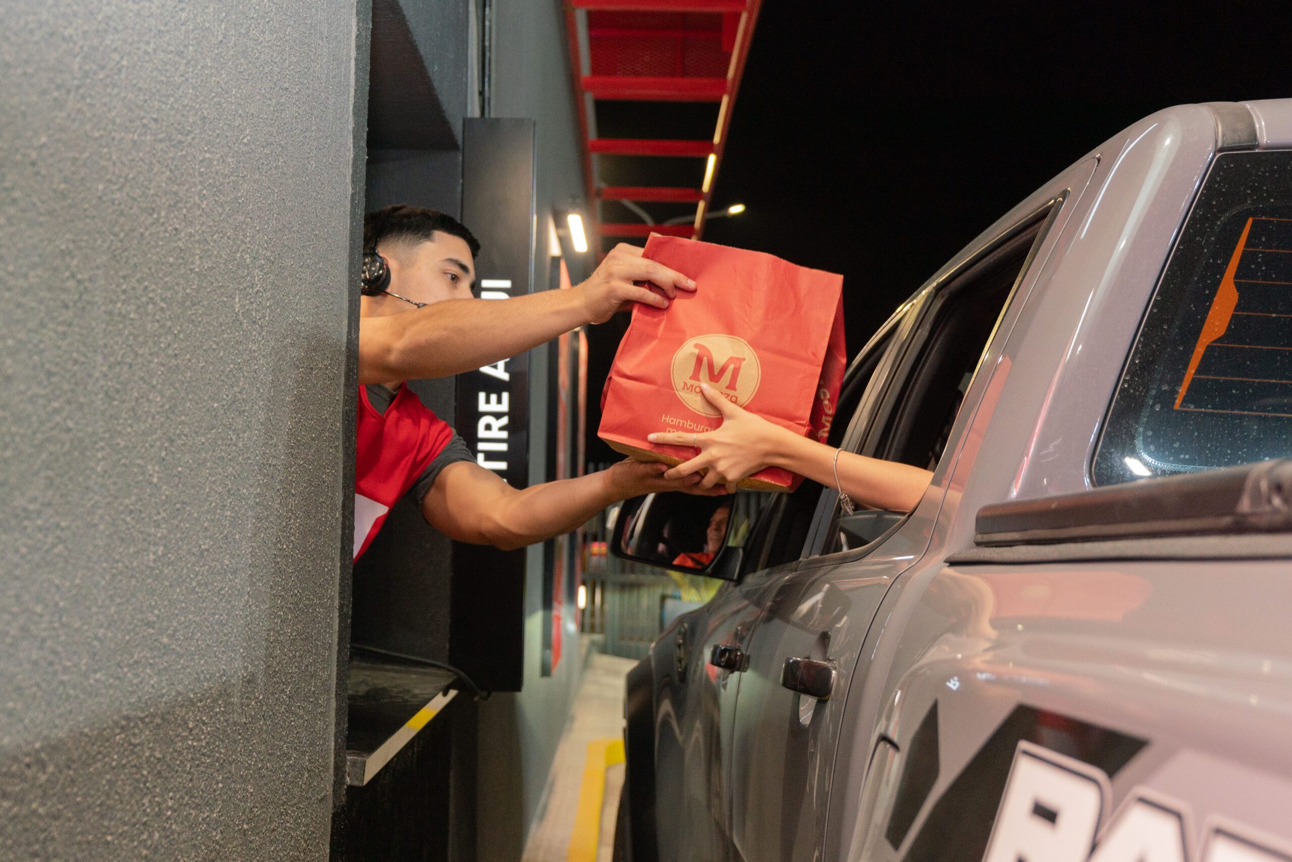 Delivery y drive-thru: las claves de Mostaza para potenciar su crecimiento