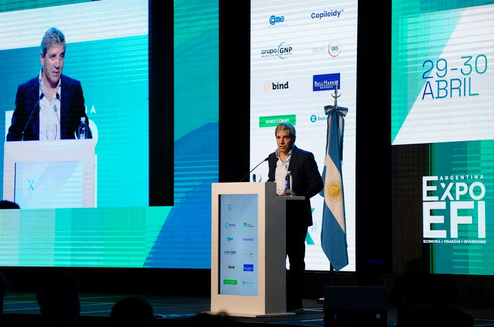 Caputo en Expo EFI 2025: “Se terminó la época de la argentina regalada en dólares”