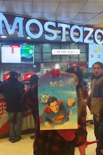 Superman en la cajita de Mostaza