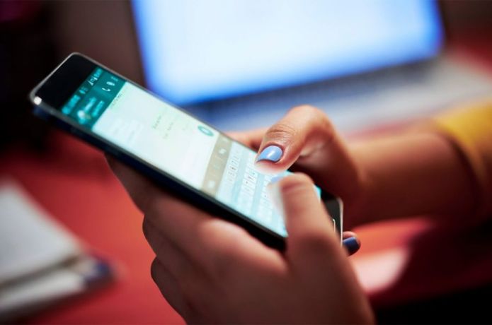 WhatsApp y los bots dominan la atención bancaria en la región