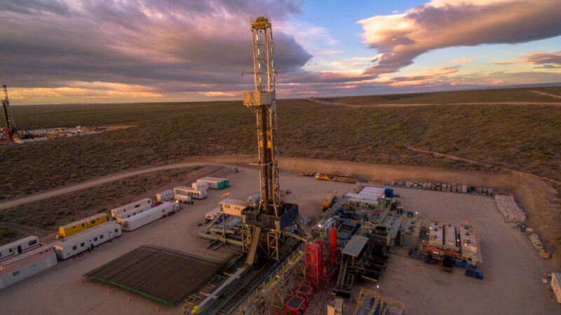 En junio, la producción de petróleo y gas