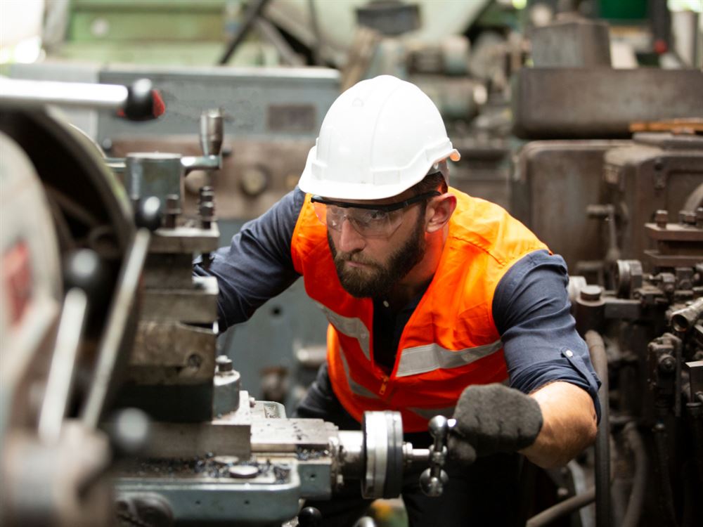 La producción industrial en agosto cayó 1,2% según FIEL