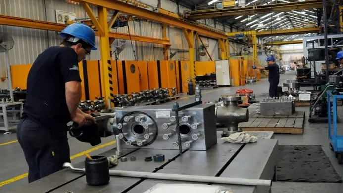 La producción industrial en julio cayó 1,1%