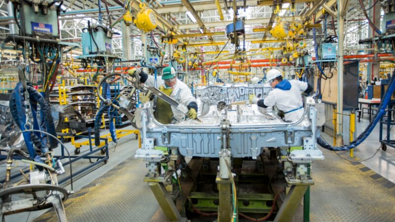 La industria manufacturera con cautela