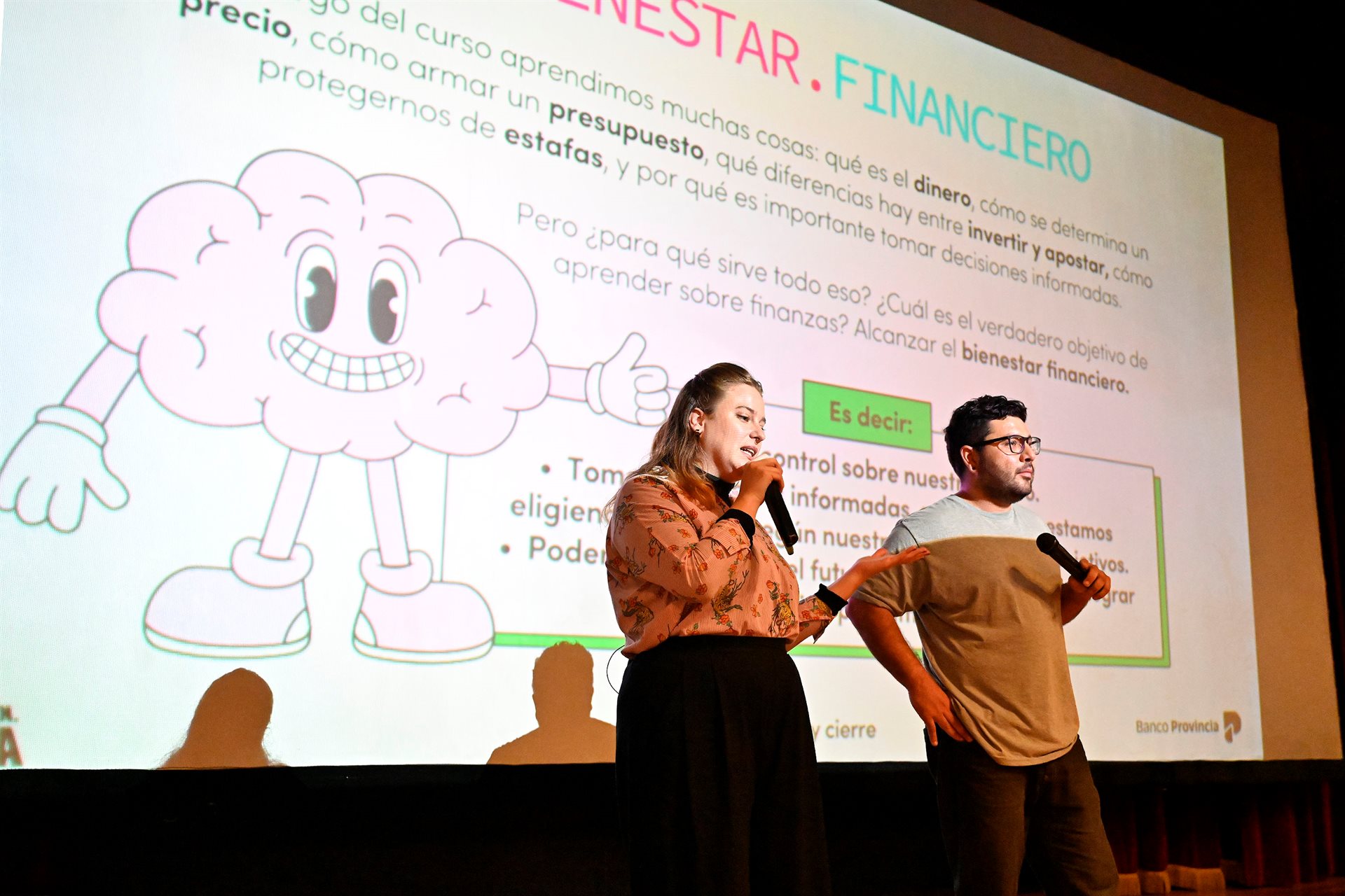 Rico.en.data ya capacitó a más de 105.000 estudiantes