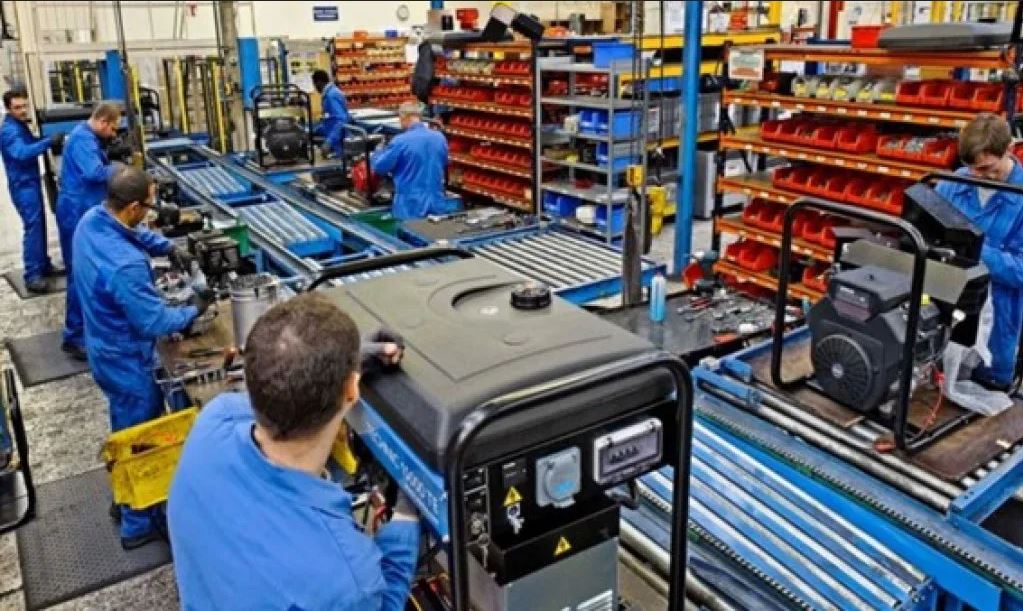 La actividad económica en diciembre bajó 0,8% pero cerró 2025 en alza 4%