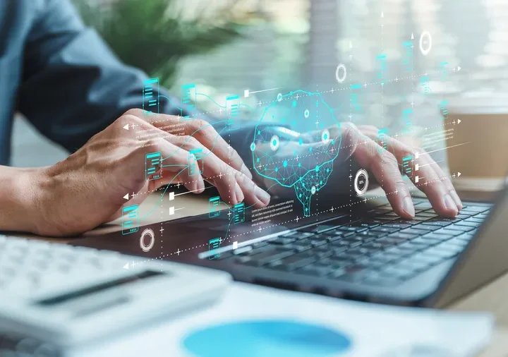 Guayerd e IBM otorgan más de 4.000 becas para formación en IA