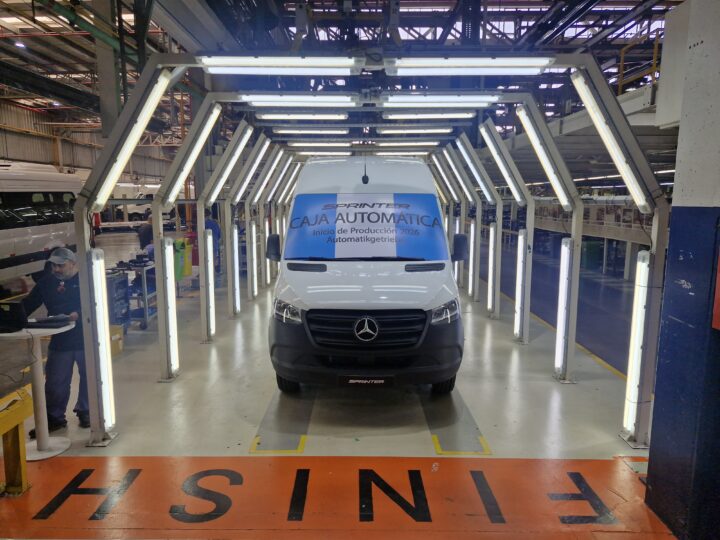 La Sprinter automática inició su producción en Argentina